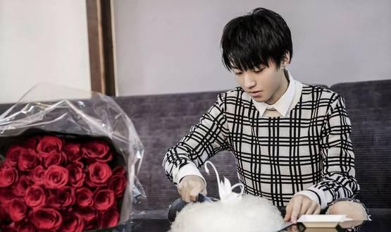 王俊凯庆生花絮,温馨时刻，粉丝见证成长蜕变