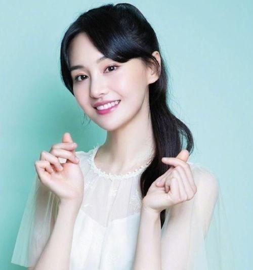 郑爽头像生活照,揭秘明星私下的真实魅力