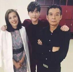 与明星合影照片,揭秘与明星合影背后的故事